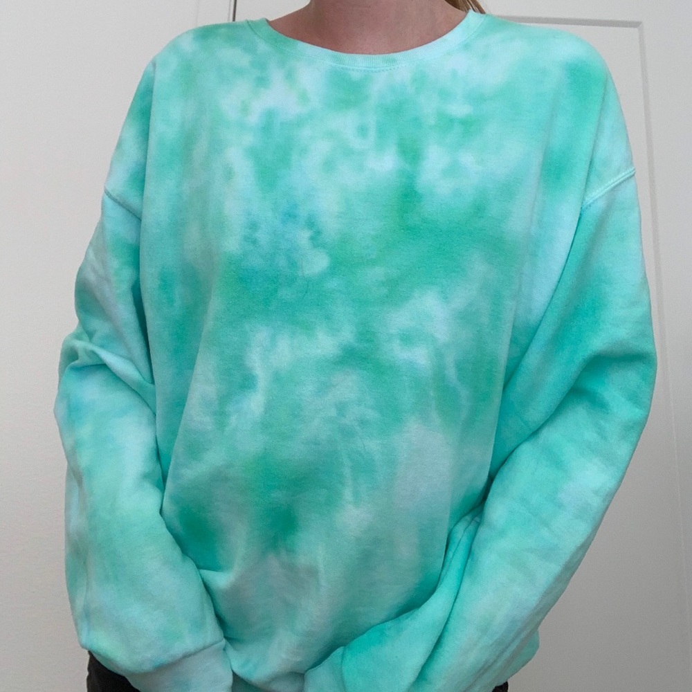 GREEN TYE DYE CREWNECK